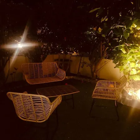Avec Jardin A Deux Pas De La *